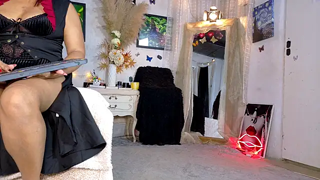 Snapshot of Kyara_Queen chatting on June 25, 6:34 pm Kyara Queen online show from June 25, 6:34 pm