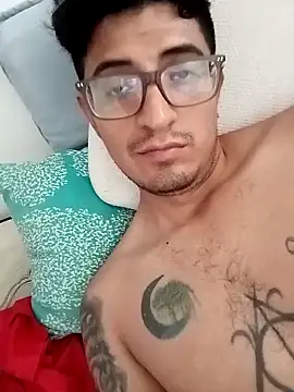 Snapshot of ale3J4a chatting on October 27, 2:43 pm ale3J4a online show from October 27, 2:43 pm