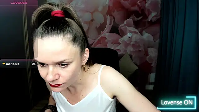 Snapshot of AriaGray chatting on November 4, 5:17 am AriaGray online show from November 4, 5:17 am