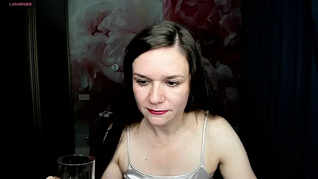 Snapshot of AriaGray chatting on November 22, 2:43 am AriaGray online show from November 22, 2:43 am