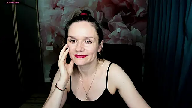 Snapshot of AriaGray chatting on November 25, 2:22 am AriaGray online show from November 25, 2:22 am