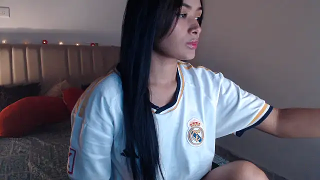 Snapshot of sabrina_brunette chatting on December 16, 6:29 am sabrina brunette online show from December 16, 6:29 am