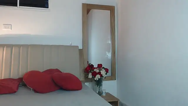 Snapshot of sabrina_brunette chatting on February 26, 2:43 am sabrina brunette online show from February 26, 2:43 am