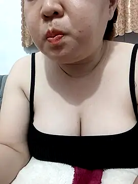 Snapshot of VyOanh2K chatting on May 4, 4:03 pm VyOanh2K online show from May 4, 4:03 pm