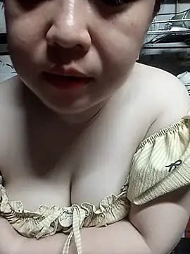 Snapshot of VyOanh2K chatting on May 13, 3:42 pm VyOanh2K online show from May 13, 3:42 pm