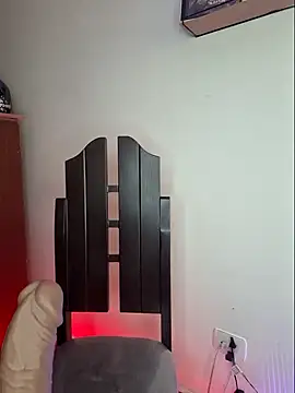 Snapshot of Aria_Bennett21 chatting on December 6, 3:00 pm Aria Bennett21 online show from December 6, 3:00 pm