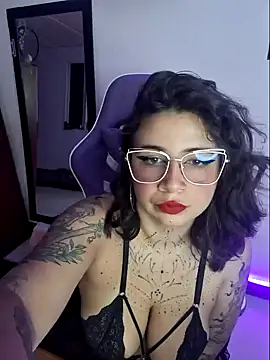 Snapshot of Aria_Bennett21 chatting on January 21, 12:25 am Aria Bennett21 online show from January 21, 12:25 am