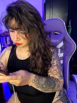 Snapshot of Aria_Bennett21 chatting on September 28, 2:17 am Aria Bennett21 online show from September 28, 2:17 am