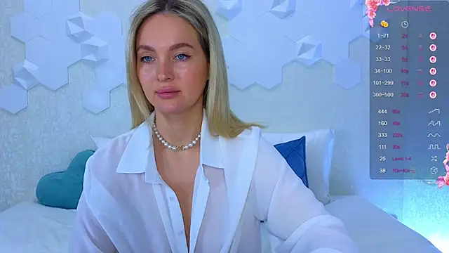 Lynna Sparks online show from October 2, 2:18 am