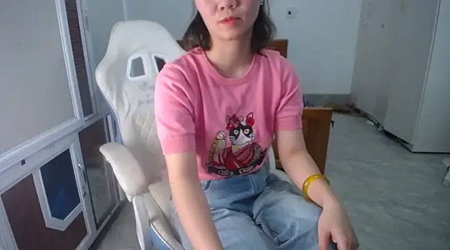 Snapshot of Susu204 chatting on March 21, 8:39 am Susu204 online show from March 21, 8:39 am