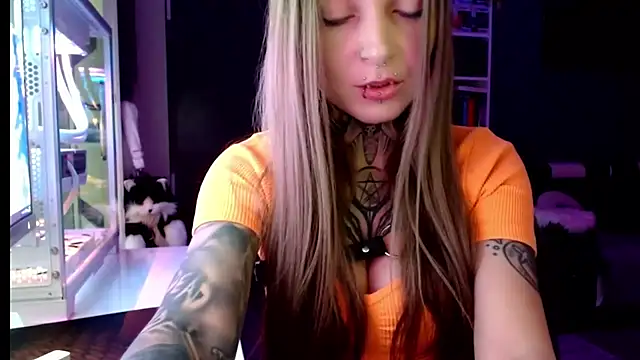 Snapshot of InesGold chatting on March 17, 4:22 pm InesGold online show from March 17, 4:22 pm