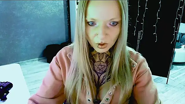 Snapshot of InesGold chatting on September 18, 7:10 am InesGold online show from September 18, 7:10 am