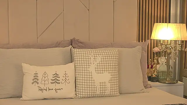 Snapshot of Blanche_Summer chatting on December 14, 1:38 pm Blanche Summer online show from December 14, 1:38 pm