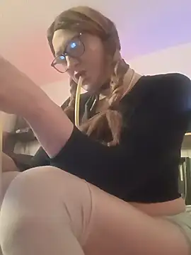 sissytrapdolly24 online show from July 10, 6:21 pm