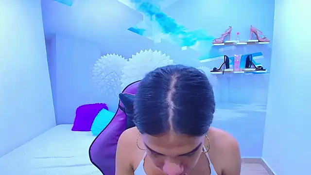 DEMI LEED online show from December 3, 5:33 pm