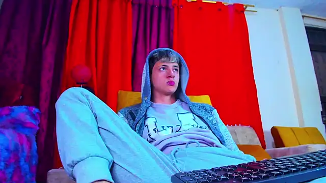 GabyThoms online show from February 3, 4:14 am