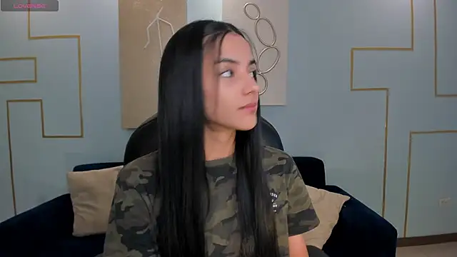 Snapshot of HannahJamesX chatting on December 17, 6:53 pm HannahJamesX online show from December 17, 6:53 pm