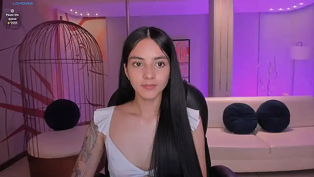 Snapshot of HannahJamesX chatting on January 13, 8:37 pm HannahJamesX online show from January 13, 8:37 pm