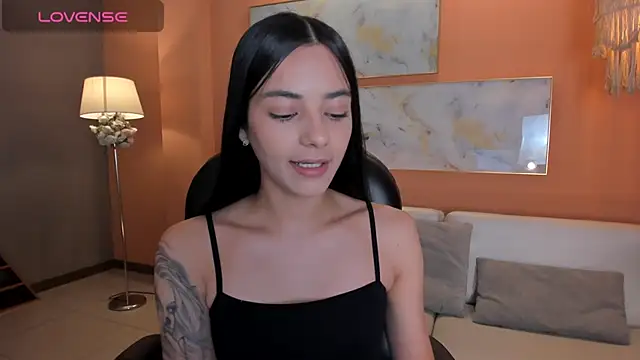 Snapshot of HannahJamesX chatting on February 17, 6:48 pm HannahJamesX online show from February 17, 6:48 pm