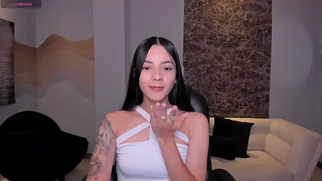 Snapshot of HannahJamesX chatting on February 25, 7:03 pm HannahJamesX online show from February 25, 7:03 pm