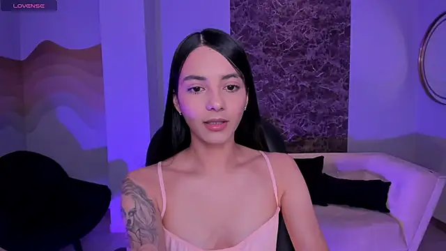 Snapshot of HannahJamesX chatting on February 26, 6:43 pm HannahJamesX online show from February 26, 6:43 pm