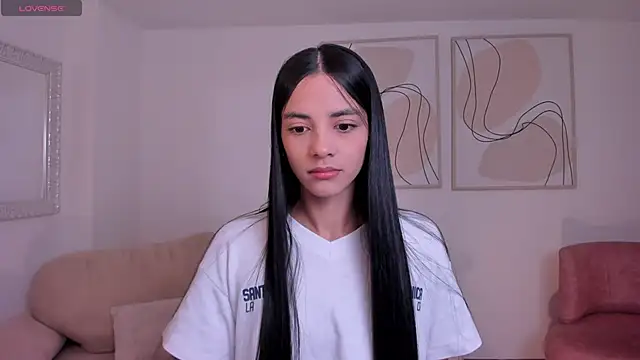 Snapshot of HannahJamesX chatting on October 5, 5:00 pm HannahJamesX online show from October 5, 5:00 pm