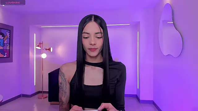 Snapshot of HannahJamesX chatting on November 21, 7:01 pm HannahJamesX online show from November 21, 7:01 pm