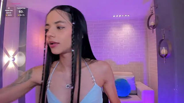 Snapshot of HannahJamesX chatting on December 17, 7:31 pm HannahJamesX online show from December 17, 7:31 pm