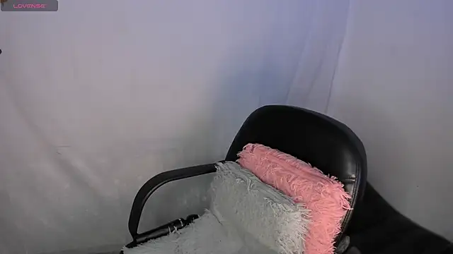 Snapshot of milysauria1 chatting on February 21, 11:55 am milysauria1 online show from February 21, 11:55 am