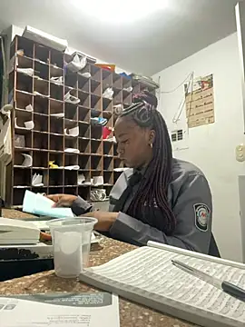 Snapshot of CiaraEbony chatting on May 15, 12:06 am CiaraEbony online show from May 15, 12:06 am
