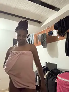 Snapshot of CiaraEbony chatting on June 10, 11:35 pm CiaraEbony online show from June 10, 11:35 pm