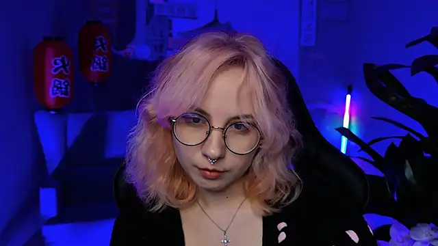 Snapshot of JasmineMilko chatting on January 21, 8:08 am JasmineMilko online show from January 21, 8:08 am