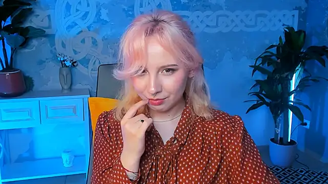 Snapshot of JasmineMilko chatting on February 5, 11:12 am JasmineMilko online show from February 5, 11:12 am