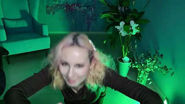 Snapshot of JasmineMilko chatting on February 13, 11:17 am JasmineMilko online show from February 13, 11:17 am