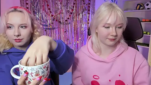 Snapshot of JasmineMilko chatting on February 14, 9:03 am JasmineMilko online show from February 14, 9:03 am