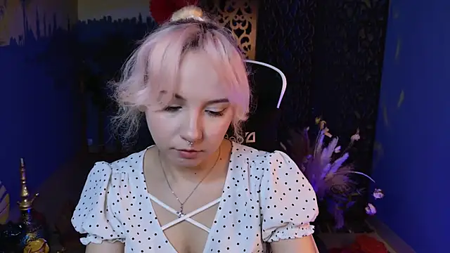 Snapshot of JasmineMilko chatting on February 16, 5:04 am JasmineMilko online show from February 16, 5:04 am