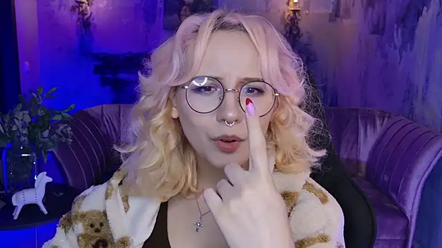 Snapshot of JasmineMilko chatting on February 18, 11:22 am JasmineMilko online show from February 18, 11:22 am