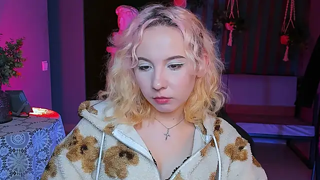 Snapshot of JasmineMilko chatting on February 23, 11:11 am JasmineMilko online show from February 23, 11:11 am