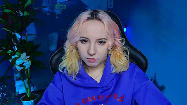 Snapshot of JasmineMilko chatting on February 25, 5:08 am JasmineMilko online show from February 25, 5:08 am