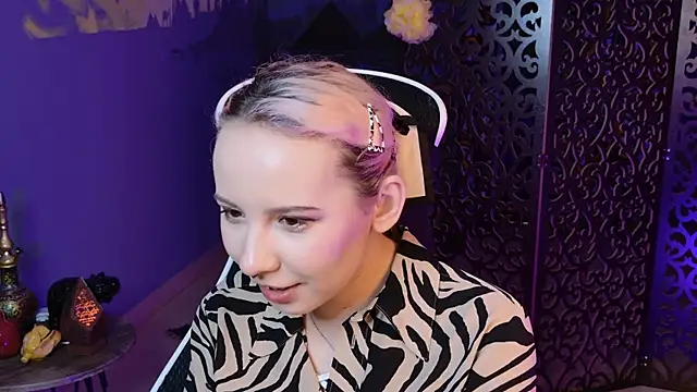 Snapshot of JasmineMilko chatting on March 16, 8:10 am JasmineMilko online show from March 16, 8:10 am