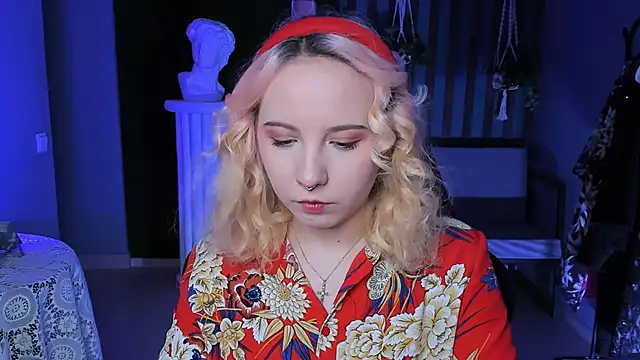 Snapshot of JasmineMilko chatting on March 20, 5:02 am JasmineMilko online show from March 20, 5:02 am