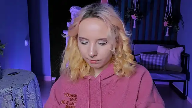 Snapshot of JasmineMilko chatting on March 23, 8:37 am JasmineMilko online show from March 23, 8:37 am