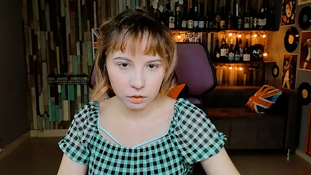 Snapshot of JasmineMilko chatting on October 10, 5:06 am JasmineMilko online show from October 10, 5:06 am