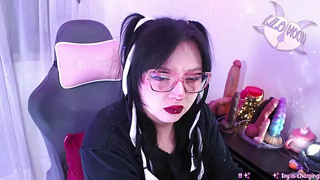 LiloMoon69 online show from May 1, 12:48 am