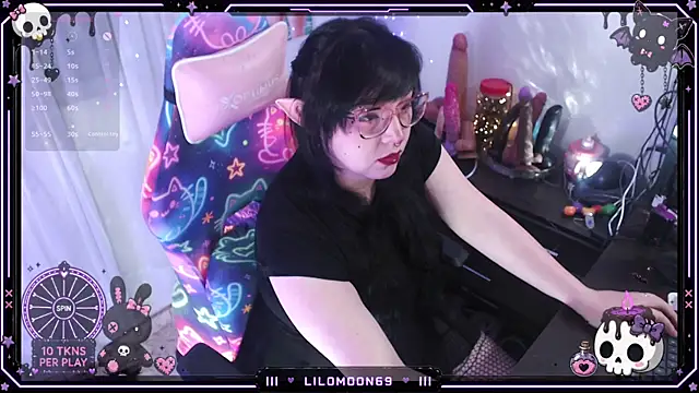 Snapshot of LiloMoon69 chatting on June 25, 7:57 am LiloMoon69 online show from June 25, 7:57 am