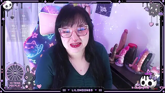 Snapshot of LiloMoon69 chatting on July 5, 7:37 am LiloMoon69 online show from July 5, 7:37 am