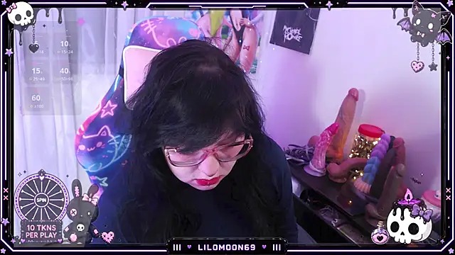 Snapshot of LiloMoon69 chatting on July 12, 7:54 am LiloMoon69 online show from July 12, 7:54 am