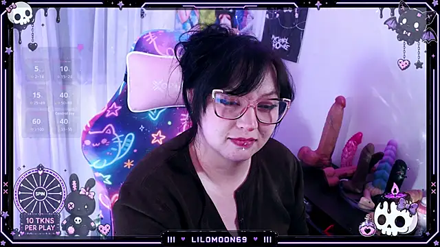 Snapshot of LiloMoon69 chatting on July 28, 11:28 am LiloMoon69 online show from July 28, 11:28 am