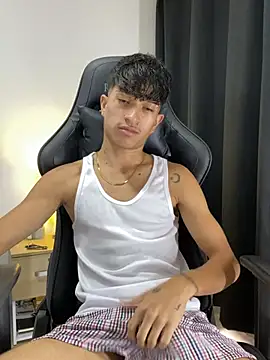  CamiloBass online show from May 16, 7:12 pm