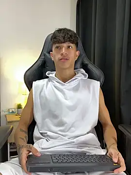  CamiloBass online show from May 17, 6:37 pm
